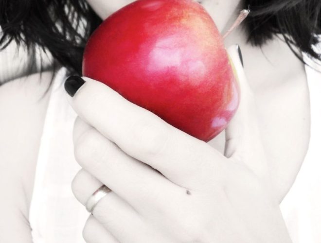 snow white, apple, red-468919.jpg